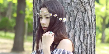 [FOTO] Rambut Keriting Ala '80an, Jennifer Bachdim Masih Cantik?