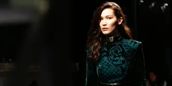 [FOTO] Rayakan Ultah ke-20, Bella Hadid Seksi & Tak Pakai Bra