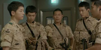 [FOTO] Reuninan Song Joong Ki Bareng Tentara Ganteng Alpha Team