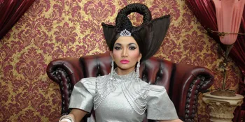 FOTO: Ritual Bertapa, Tubuh Roro Fitria Keluarkan Aura Mistis