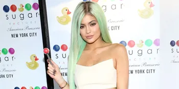 [FOTO] Sahabat Ultah, Kylie Jenner Beri Kado Mobil Mewah!