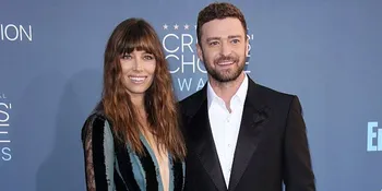 [FOTO] Sambil Gendong Anak, Justin Timberlake Cium Istrinya