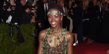 [Foto] Seksi dan Eksotis, Saat Lupita Nyong O Pakai Bikini