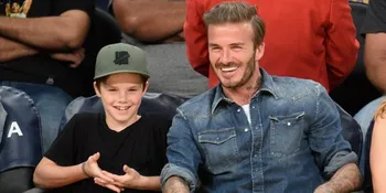 [FOTO] Selfie Bareng David, Cruz Beckham Pakai Kumis Palsu