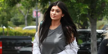 [FOTO] Selfie Panas di Instagram, Kylie Jenner Pamer Body Killer