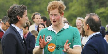 [FOTO] Seperti Kakaknya, Pangeran Harry Kini Berkepala Botak