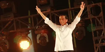 [Foto] Seru! Setelah Dilantik, Jokowi Pun Tetap Selfie