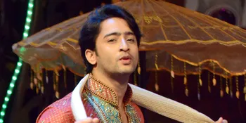 [Foto] Shaheer Sheikh Syuting di Jalanan Yogyakarta, Ganteng!