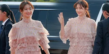 FOTO: Shin Min Ah Cantik Elegan di Red Carpet Seoul Drama Awards
