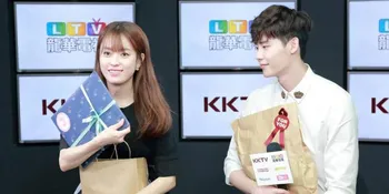 Foto Syuting Terakhir W, Lee Jong Suk - Han Hyo Joo Senyum Manis