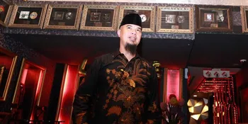 FOTO: Tak Jadi Golput, Ahmad Dhani Pergi Nyoblos Bareng El & Ibu