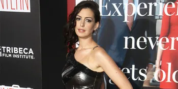 FOTO: Tak Lagi Disembunyikan, Anne Hathaway Pamer Perut Buncitnya