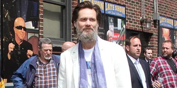[FOTO] Tangis Jim Carrey Pecah di Pemakaman Cathriona White