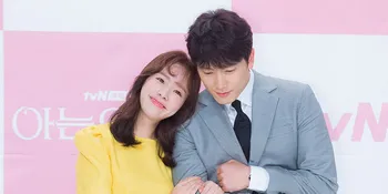 Foto Teaser 'FAMILIAR WIFE', Pamerkan Pernikahan Romantis Ji Sung - Han Ji Min