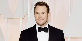 Foto Terbaru Chris Pratt, Senyum Lebar &#38; Tak Pakai Cincin Nikah