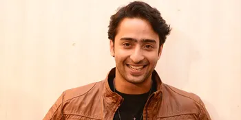 Foto Terbaru Shaheer Sheikh di Mumbai Ini Bikin Gagal Fokus