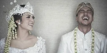 FOTO: Terjebak Macet, Ini Selfie Mesra Raisa &#38; Hamish Daud di Dalam Mobil