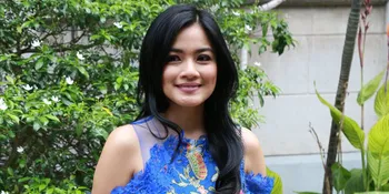 [FOTO] Titi Kamal Ultah, Dapat Ucapan Khusus Dari Dian Sastro