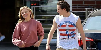 [FOTO] Umbar Kemesraan, Brooklyn Beckham Gandeng Chloe Moretz