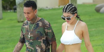[FOTO] Umbar Kemesraan, Tyga Pegang Bagian Pribadi Kylie Jenner