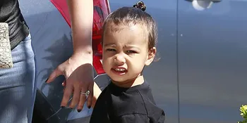 [FOTO] Umbar Senyum Cantik, North West Jadi Pusat Perhatian Dunia