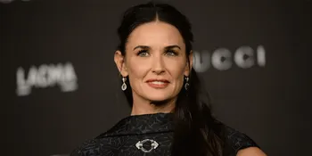 [FOTO] Usia 54 Tahun, Dua Gigi Depan Demi Moore Jadi Ompong