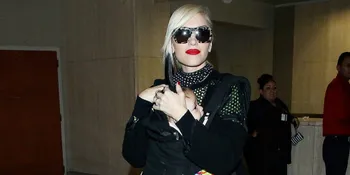 [Foto] Usia 8 Bulan, Putra Gwen Stefani Belajar Jalan