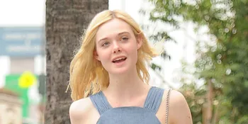 [FOTO] Wajah Terlihat Lelah, Elle Fanning Nyeker di Tempat Umum
