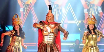 [Foto] Warga Minta YKS Stop Tayang, Gedung Trans TV Didemo