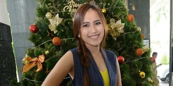 FOTO: Wew, Ada Penampakan Wajah Bayi di Lutut Ayu Ting Ting?