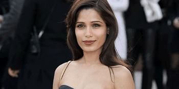 Freida Pinto Gagal Debut Film Bollywood
