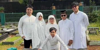 Fuji dan Keluarganya Ziarah ke Makam Bibi dan Vanessa Angel, Saling Menguatkan Satu Sama Lain