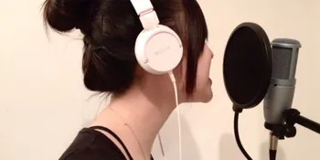 Gadis Manis Ini Cover 'Fly Me To The Moon' Dengan Sempurna