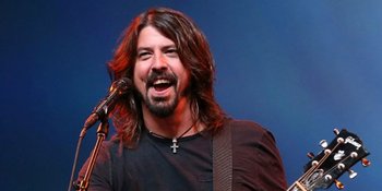 Gaet Jack Black dan Val Kilmer, Dave Grohl Bikin Band