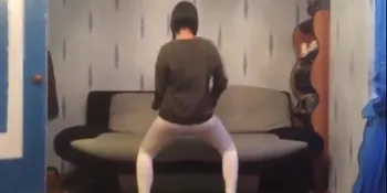 Gagal Twerking Ala Nicki Minaj, Gadis Ini Poop di Celana