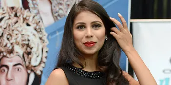 Galau Oranye Sama Pink, Vibha Anand Dandan Cantik Bikin Pangling