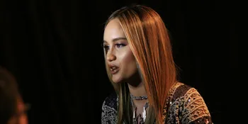 Gaun Cinta Laura Curi Perhatian di Resepsi Pernikahan Raditya Dika