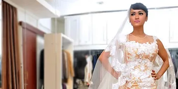 [Foto] Gaun Merah Tembus Pandang, Untuk Nikahan Julia Perez?