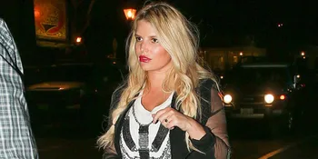Pasca Melahirkan, Seperti Apa Gaya Jessica Simpson?