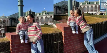 Gaya Jennifer Coppen dan Kamari Pakai Outfit Couple di Jepang, Satu Hal Ini Bikin Warganet Gemas