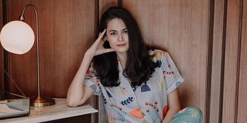 Gaya Sabai Dieter Morscheck Saat Mau Antar Anak-Anak Vaksin Jadi Sorotan, Kece Badai Bak Anak Kuliah