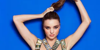 Gaya Seksi Miranda Kerr di Sesi Pemotretan Cosmopolitan