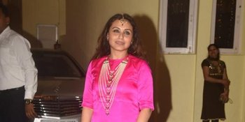 Gelar Pesta Diwali Meriah, Rani Mukherjee Cantik Dengan Kurta Pink Menyala