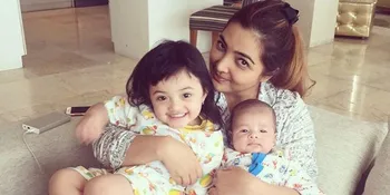 Gemasnya Saat Arsy Bermain-Main Bersama Adik Bayi Arsya