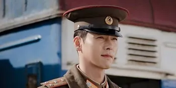 Gemasnya Tingkah Hyun Bin Saat Malu-Malu Berikan Kejutan pada Son Ye Jin di 'CRASH LANDING ON YOU'