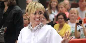 Gempar! Miley Cyrus Meninggal Dunia, Rumor Atau ...