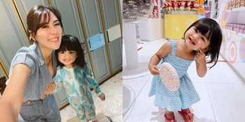 Genap 2 Tahun, Ini Potret Baby Zunaira Anak Syahnaz Sadiqa yang Makin Imut dan Menggemaskan - Centilnya Kebangetan