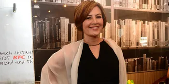 Gendong Bayi & Pakai Daster, Cynthia Lamusu Bahagia Jadi Ibu