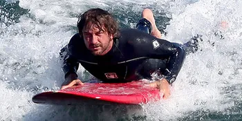 Gerard Butler Hampir Mati Saat Syuting di Pantai