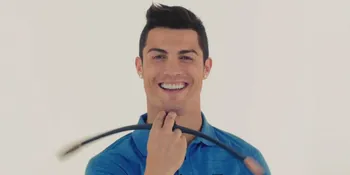 Gila, CR7 Jadi Model Iklan Benda Super Aneh di Jepang